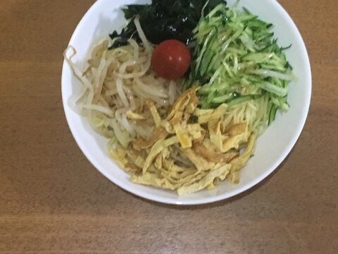 もやし卵わかめきゅうりミニトマトの冷やし中華